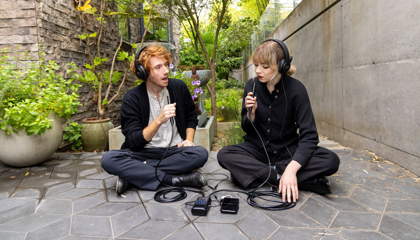 Recording vocals in a closed courtyard with the R4