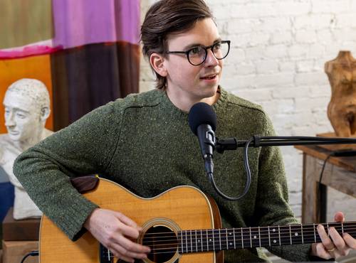 Singer/Songwriter Joshua Lee Turner, performing with mic connected to Q8n-4K by XLR