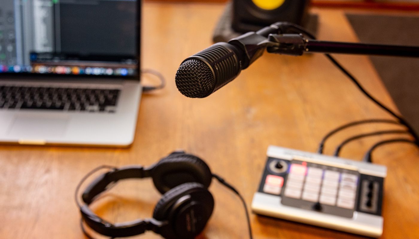 The Zoom SGV-6 mic with a desktop production setup