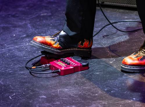 B1 on stage with foot