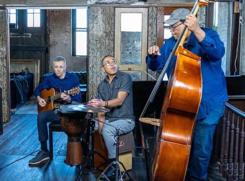 Jazz trio using the H4e to record