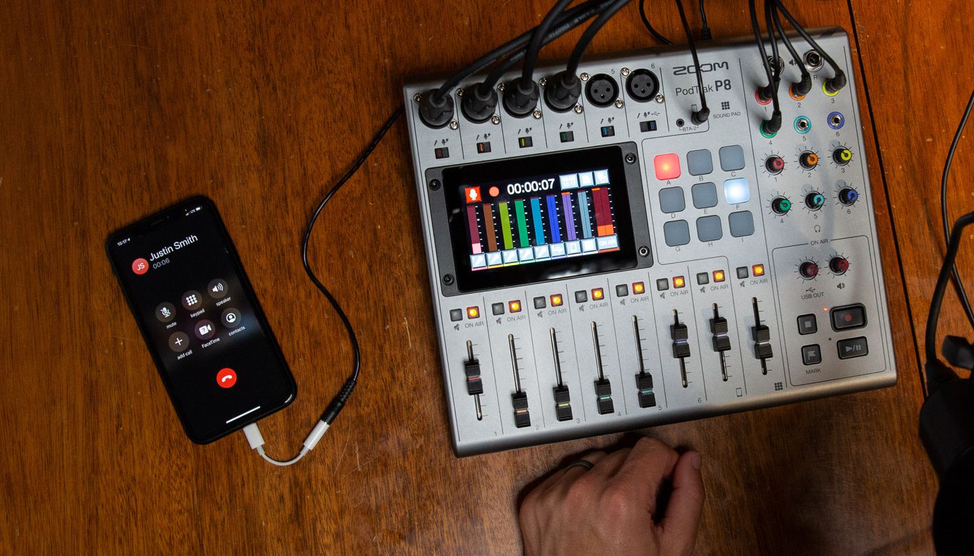 plugging in the phone to the P8