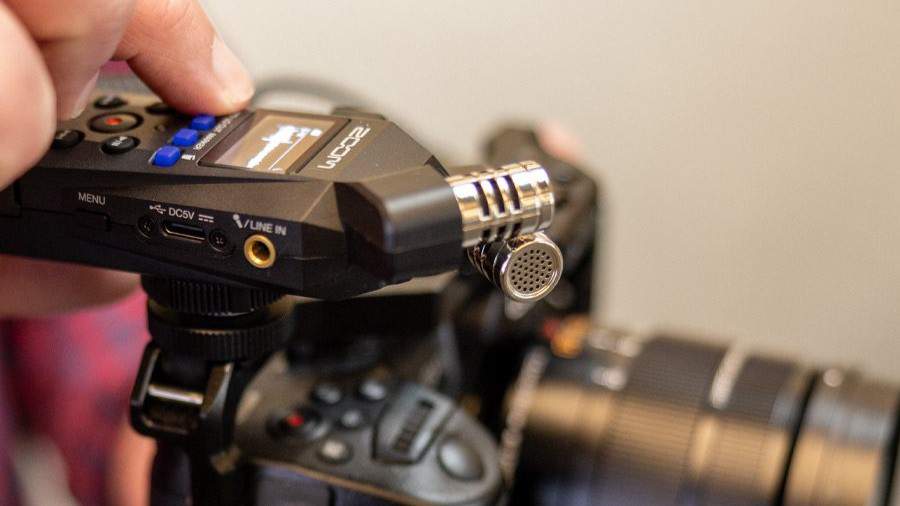 H1essential mounted on a SLR camera