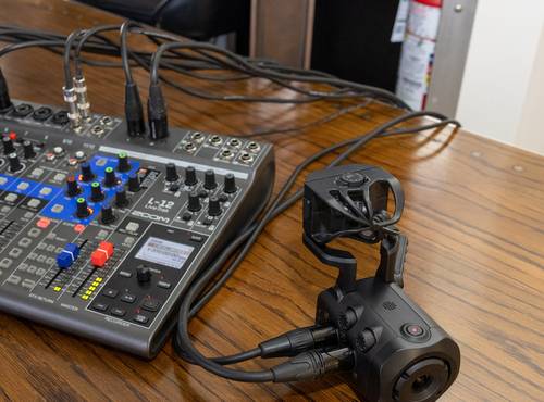 Q8n-4K connected to soundboard