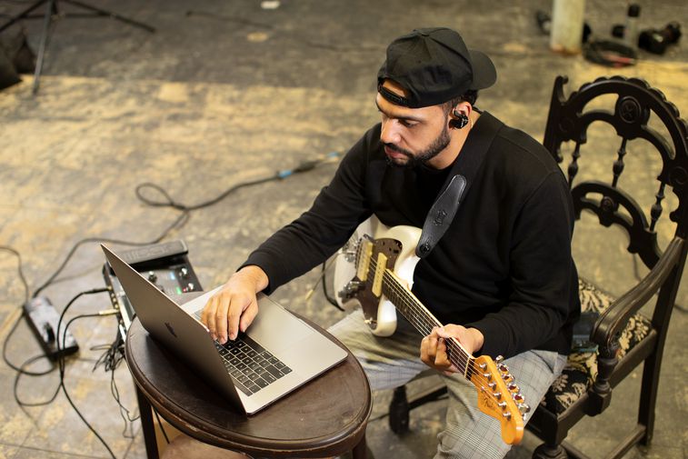 Ricardo Ramos listening to music on his laptop