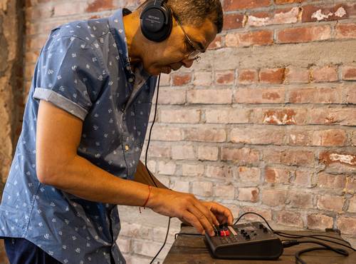 Luisito Quintero applying effects to a recording