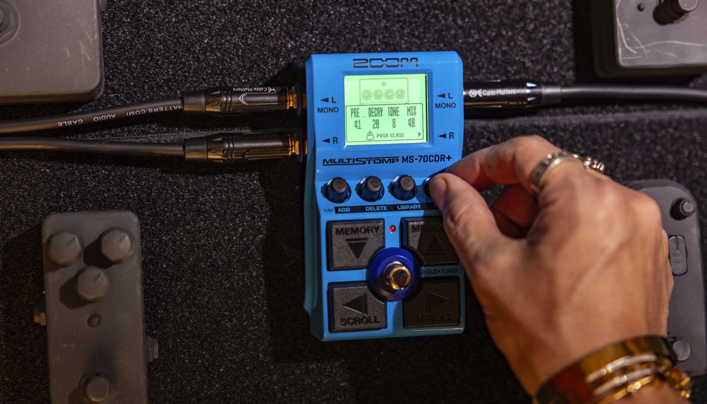 adjusting the effect's parameters on the MS-70DCR+