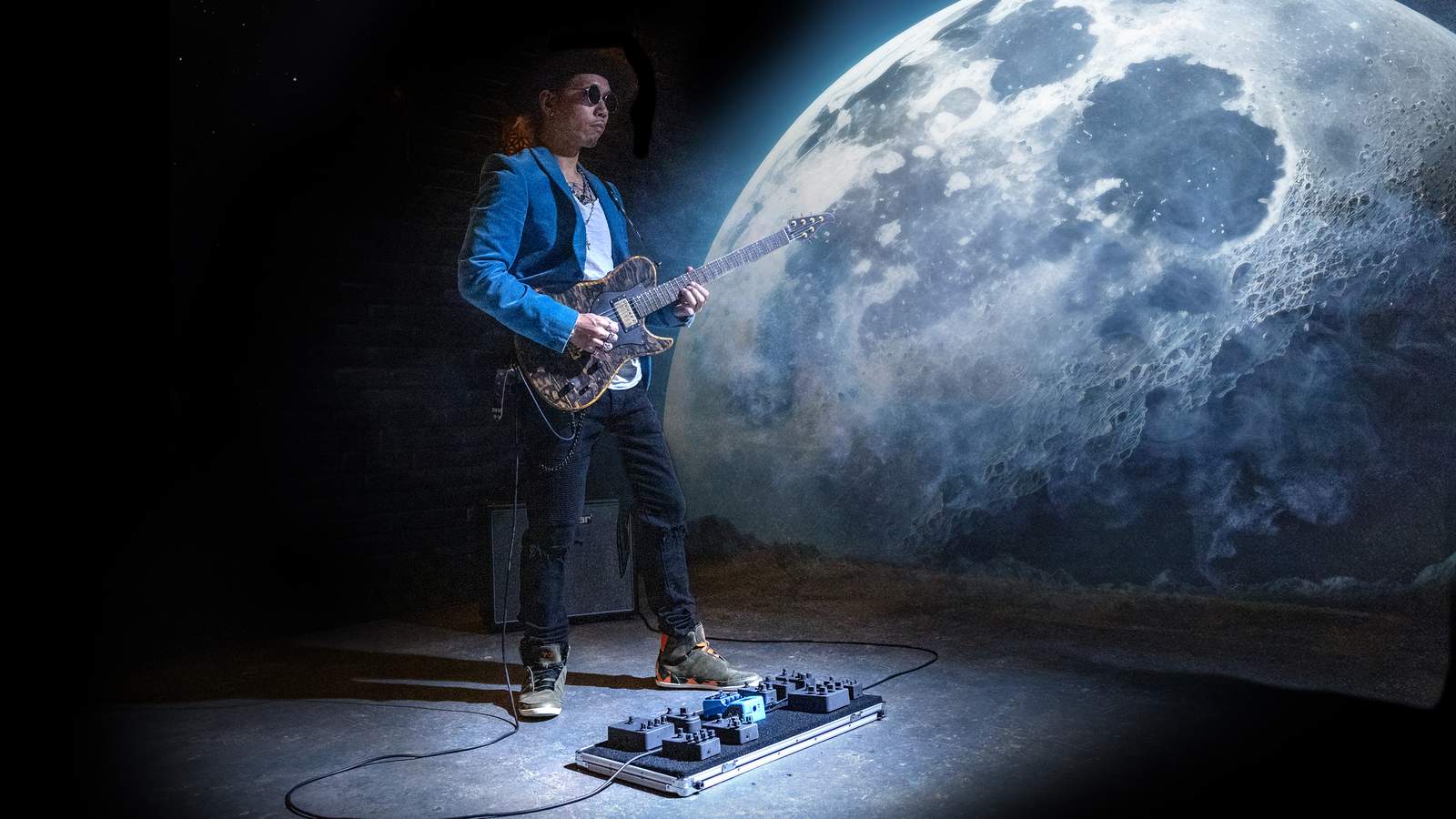 Guitarist Kappa Tanabe performing with the MS-70CDR+