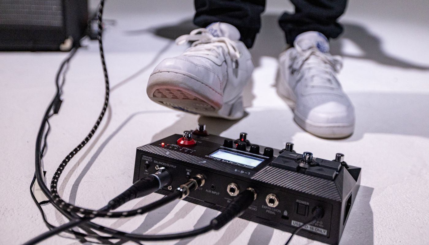 close-up of foot selecting a setting on the B2 Four