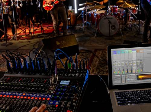 band being recorded with L-20 and computer