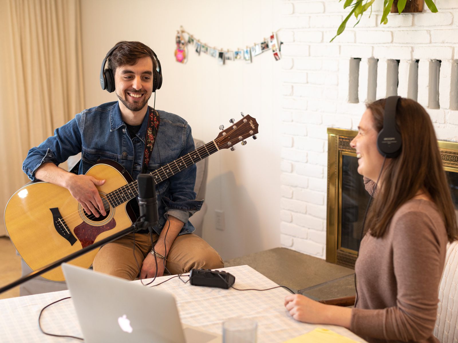 Podcaster interviewing musician with ZUM-2 USB mic