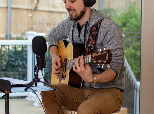Guitarist recording with the ZUM-2