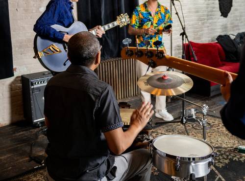 five musicians recording to the H6e