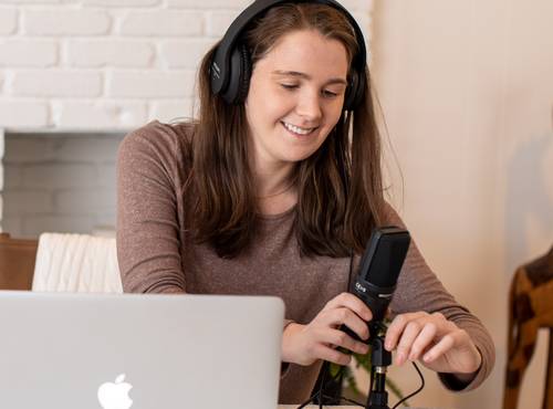podcaster with ZUM-2 USB Podcast Mic Pack setup with laptop, podcasting