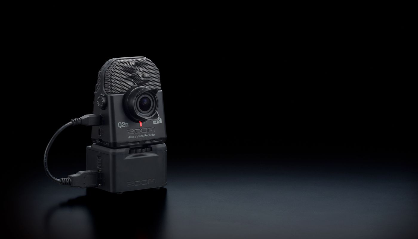 Q2n-4K with B2n battery pack attached and connected via USB