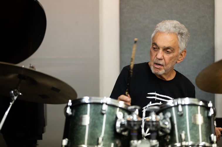 Steve Gadd playing Drums