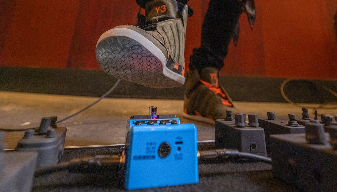 foot stomping on the sturdy MS-70CDR+