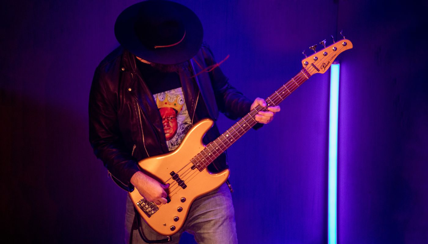 Dimitry playing through his B6