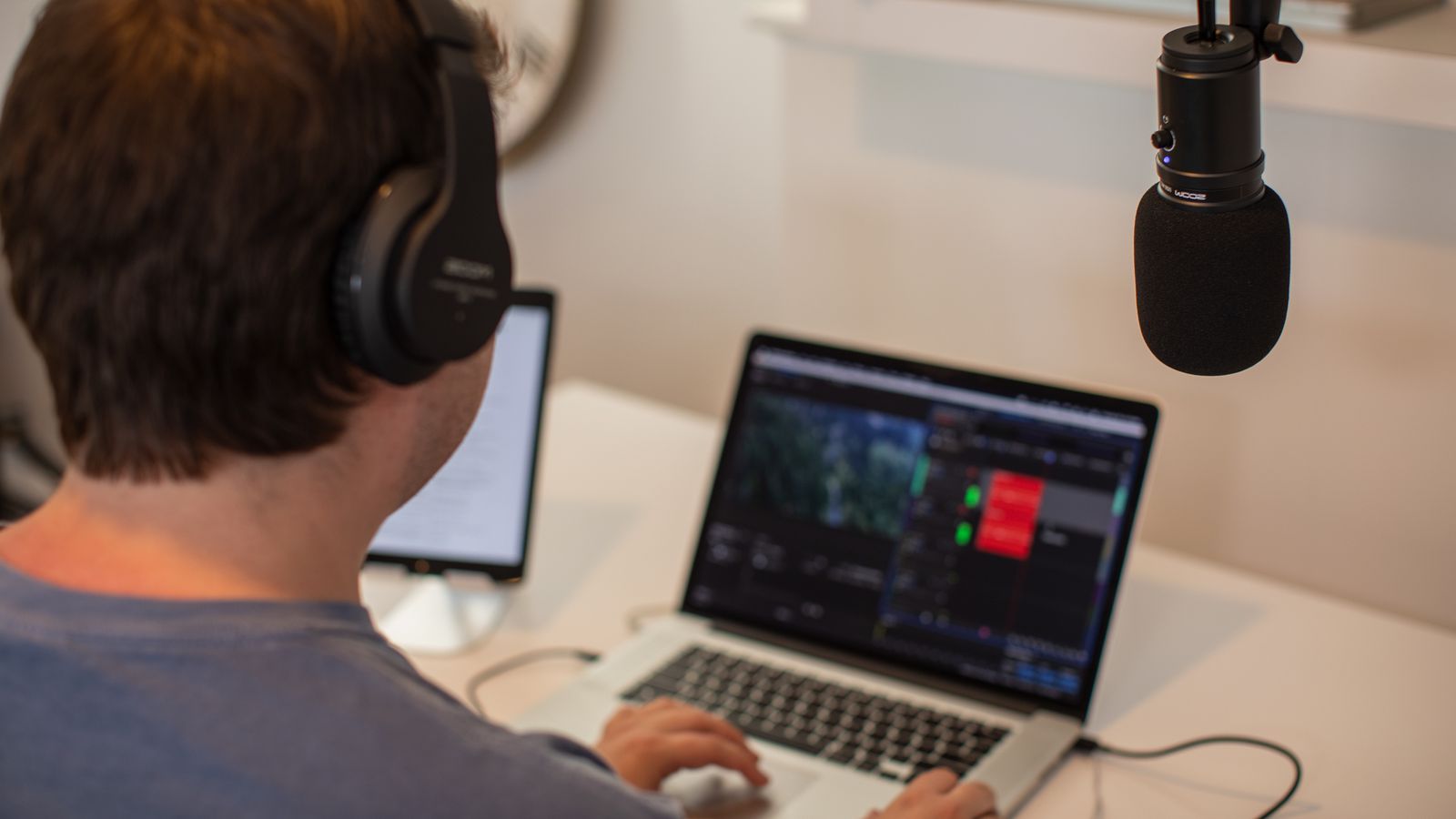 Voice over artist using the ZUM-2